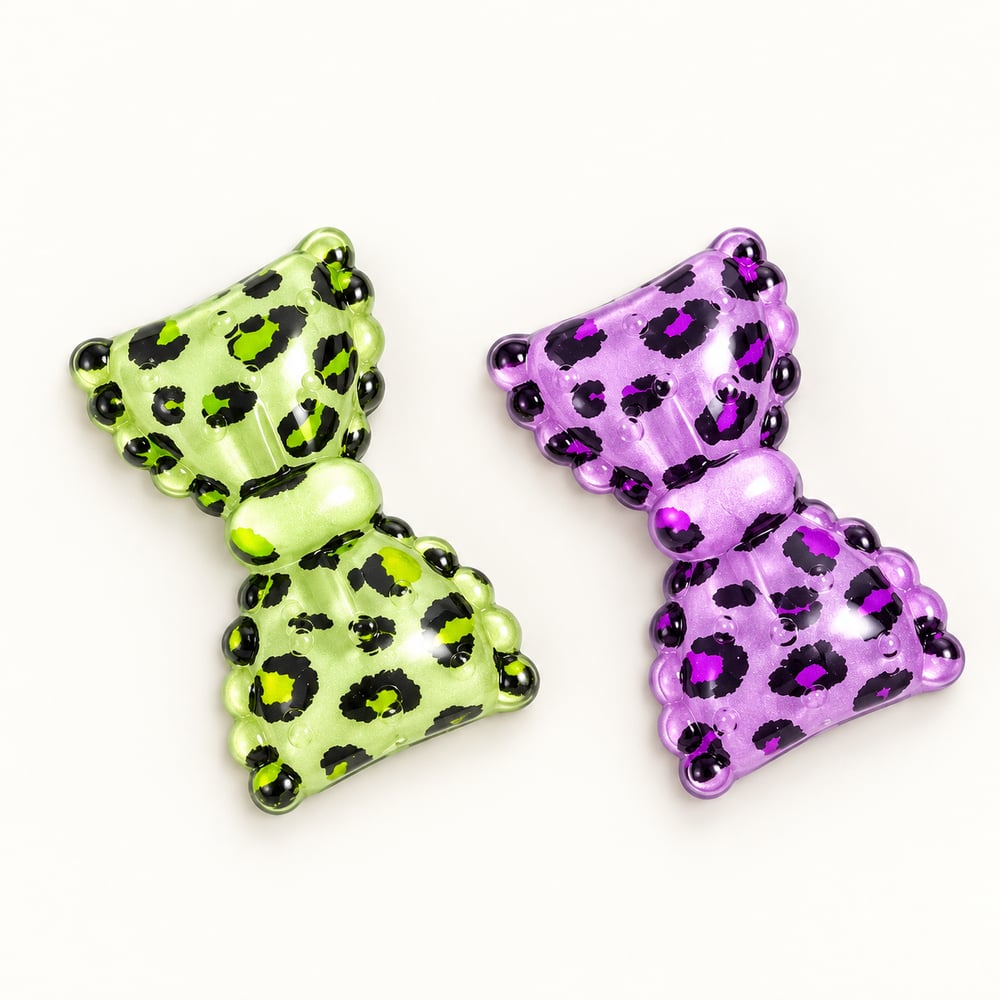 Leopard Print Resin Bow Craft Cabochons styled detail illustration, product code RW26829 thumbnail