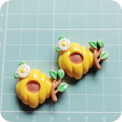 Bee Honey Pot Resin Cabochons assortment, product code RW002587